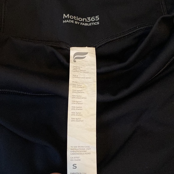 Women’s Fabletics leggings - Picture 3 of 3